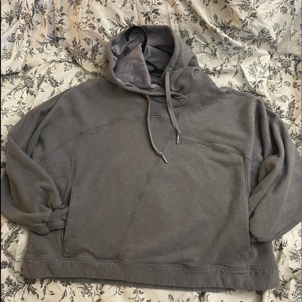 Lululemon Hoodie/bunnyhug only worn a few times, like new very comfortable.